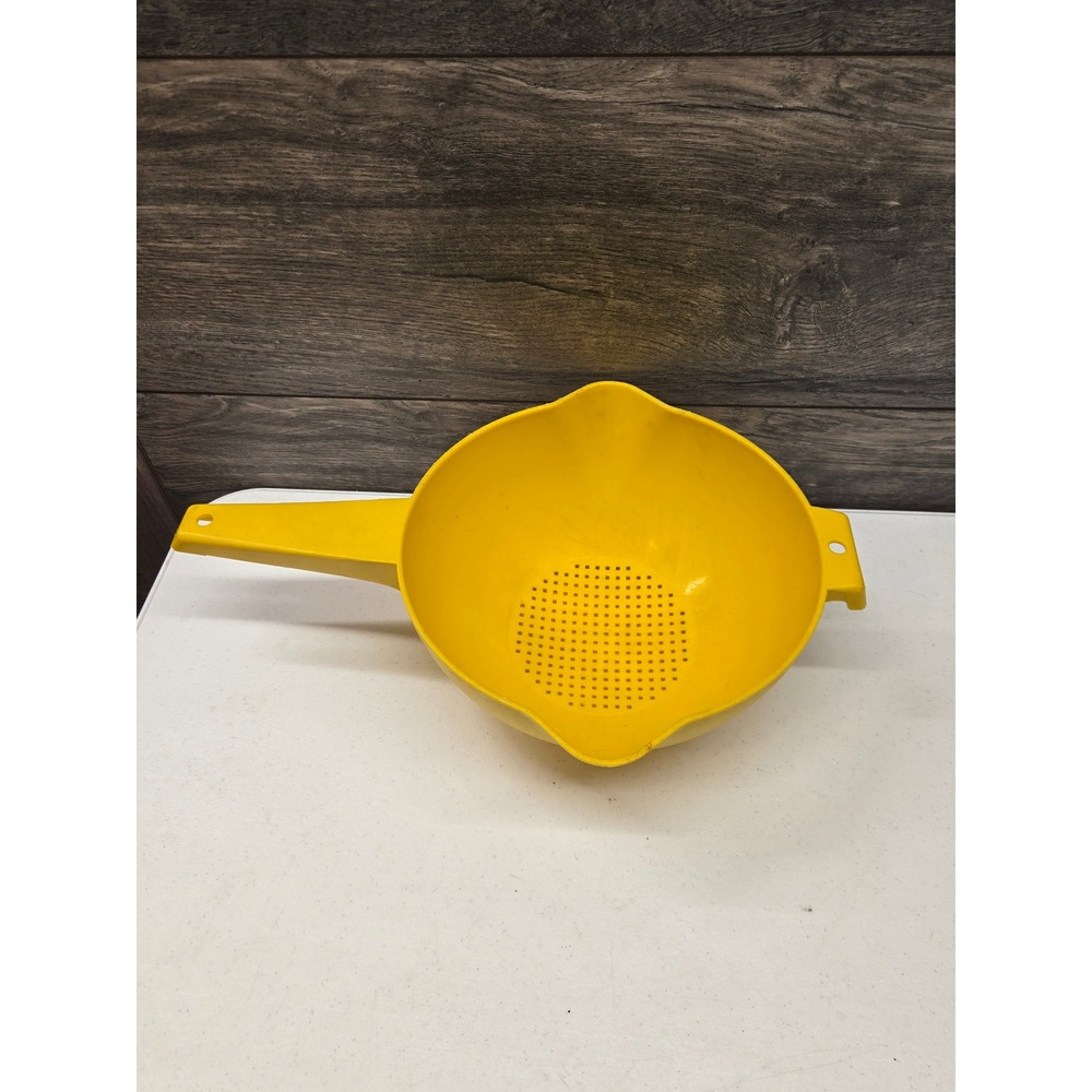 Vintage Tupperware Yellow Colander Strainer Long Handle 1523-6 Retro Kitchenware